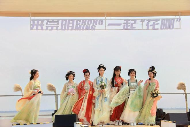 ：白天看花神出画夜晚见铁花星雨麻将胡了试玩崇明堡镇江堤有约