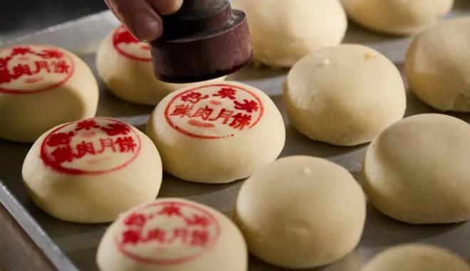 凌晨三点就来!城隍庙开出“爷青回”市集麻将胡了app为这口上海有人排队6小时(图11) 凌晨三点就来!城隍庙开出“爷青回”市集麻将胡了app为这口上海有人排队6小时(图11)